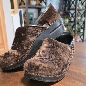Dansko Brown Velvet Women's Professinal Clogs Size 39